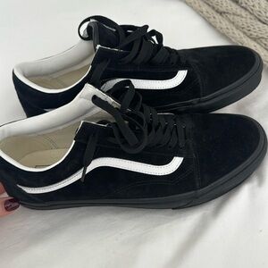 Men’s Black Velvet Vans worn once Size 12